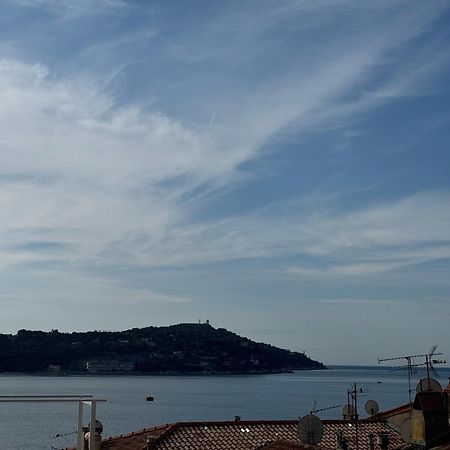 The Seaside Serenity - Calm & Charming Bay View Flat - Heart Of Villefranche Bagian luar foto